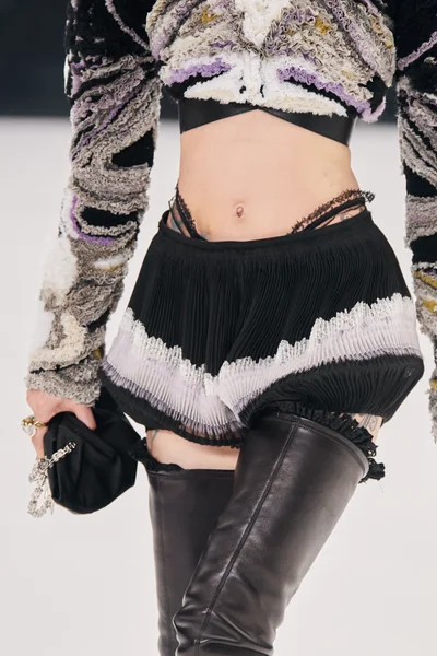 Look 16